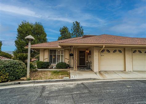 26855 Oak Branch Cir, Santa Clarita, CA 91321 .
